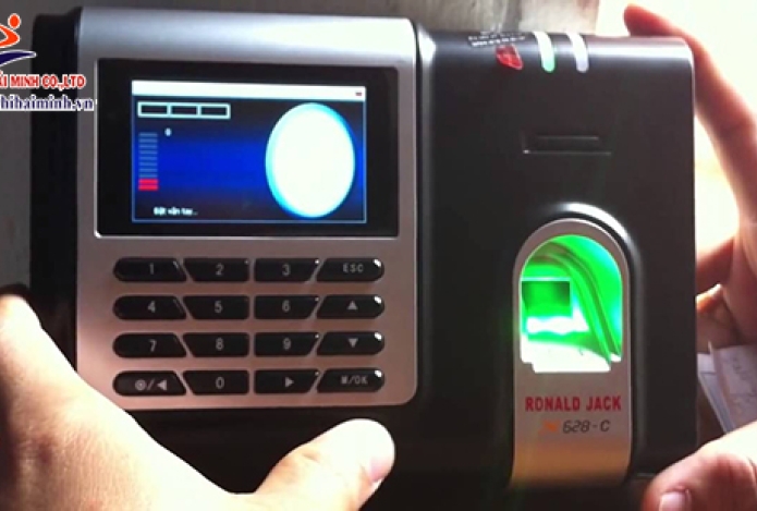 4 ưu điểm tuyệt vời của máy chấm công mà bạn nên biết