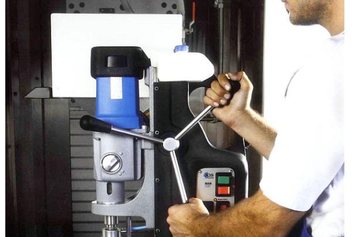 Nguyên nhân làm mũi khoan của máy khoan từ bị gãy