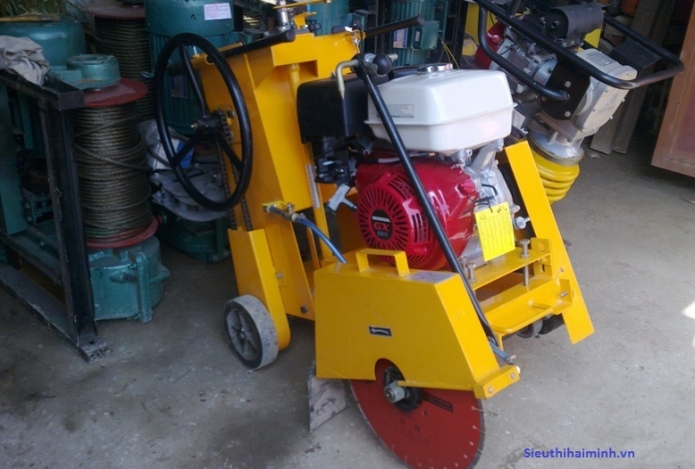 Làm sao để sử dụng máy cắt bê tông an toàn nhất?