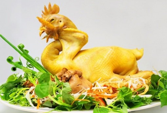 Hướng dẫn cách luộc và buộc gà đẹp mắt cúng đêm giao thừa