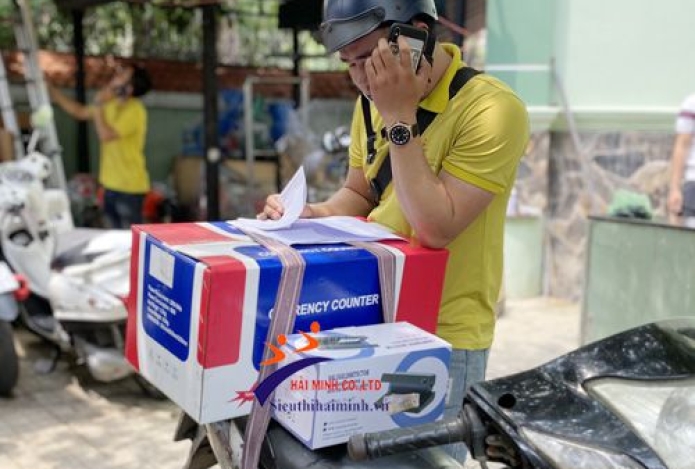 Giao máy đếm tiền xiudun 5119W ở quận Tân Bình (19.4.2021)