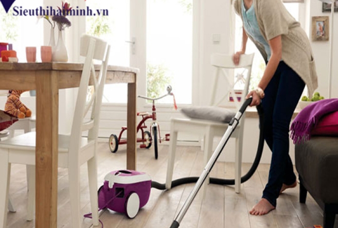 Vệ sinh nội thất xe ô tô với máy hút bụi công nghiệp như thế nào?