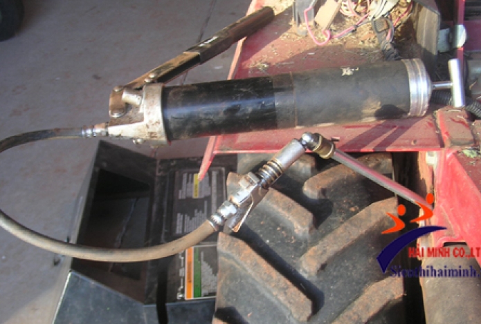 Máy Bơm Mỡ Khí Nén Có Những Ưu Nhược Điểm Gì