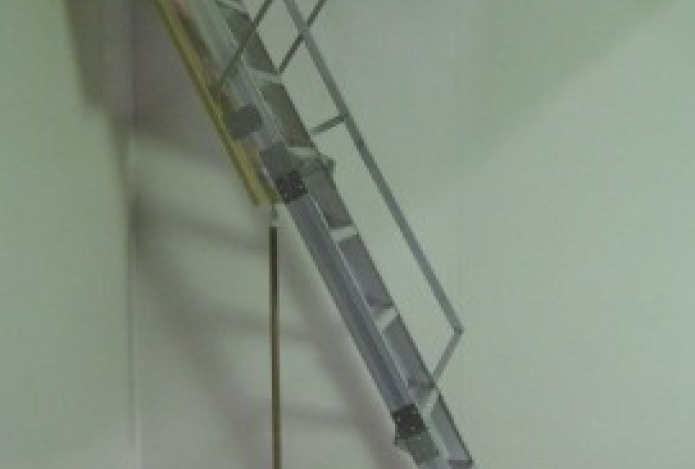 Sử dụng thang nhôm gác xép