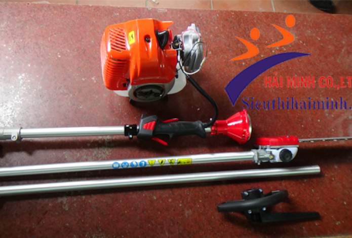 Cắt tỉa cành cây bằng máy cắt cành trên cao