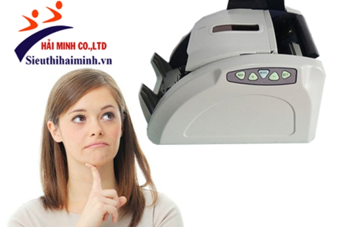 Máy đếm tiền có phát hiện được tiền giả không?