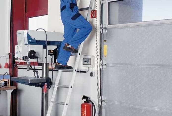 Mua và sử dụng thang nhôm đơn