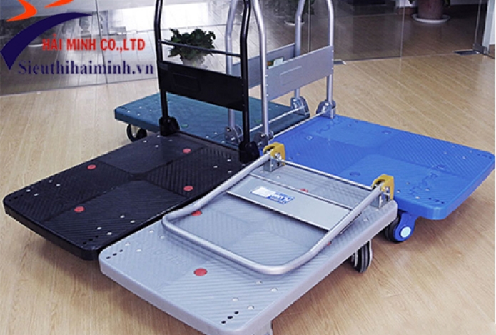 Soi từng chi tiết xem xe đẩy hàng sàn nhựa hay sàn nhôm tốt hơn