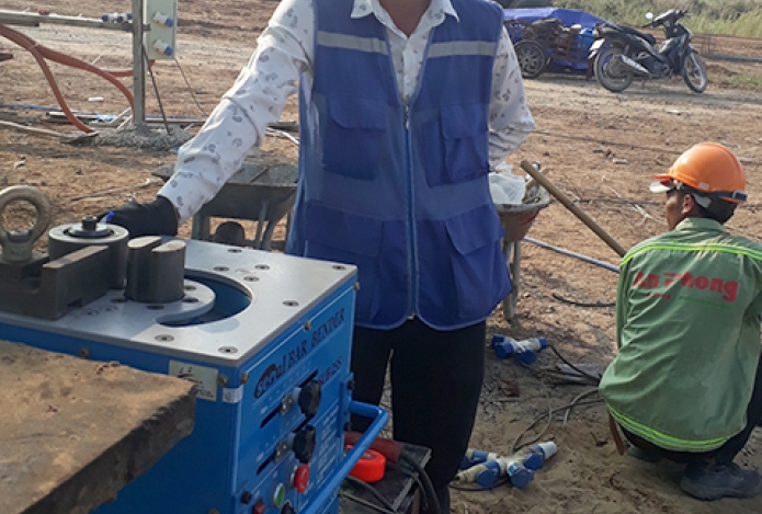 Lắp đặt hoàn chỉnh màn chiếu - máy uốn sắt tại Tân Bình