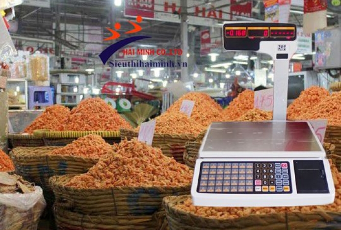 Kinh nghiệm chọn mua cân điện tử tự tính tiền cho cửa hàng kinh doanh