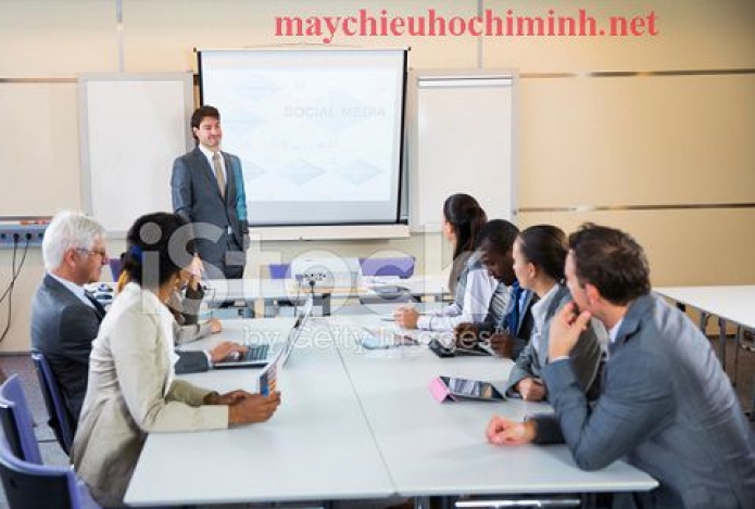 Lý do bạn nên sử dụng máy chiếu tại nhà và kinh doanh