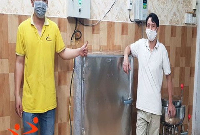 Kỹ thuật Hải Minh giao nhanh máy xay giò chả CG5 và tủ hấp giò cho khách