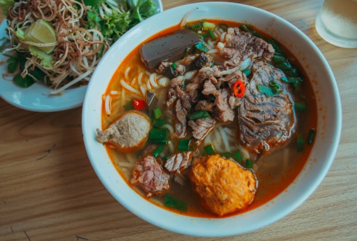 Cách nấu bún bò Huế chuẩn vị mà chủ quán chưa từng tiết lộ