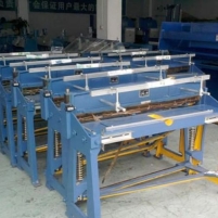 Hình ảnh Bàn cắt tôn đạp chân HM-1x1300