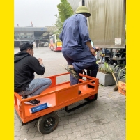 Xe đẩy hàng nhà xưởng chạy điện ngồi lái hoặc đứng lái HM-500TL Hình ảnh Xe đẩy hàng nhà xưởng chạy điện ngồi lái hoặc đứng lái HM-500TL