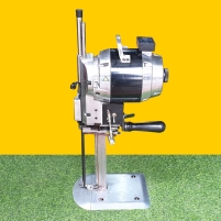 Máy cắt vải đứng Yamafuji AM1710 (1168W) (có đèn) Hình ảnh Máy cắt vải đứng Yamafuji AM1710 (1168W) (có đèn)