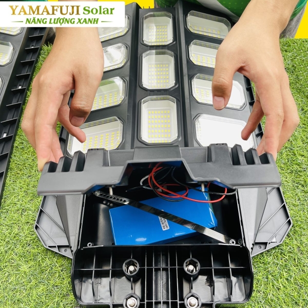 Photo - Đèn led năng lượng mặt trời Yamafuji Solar ISGL08A-400W