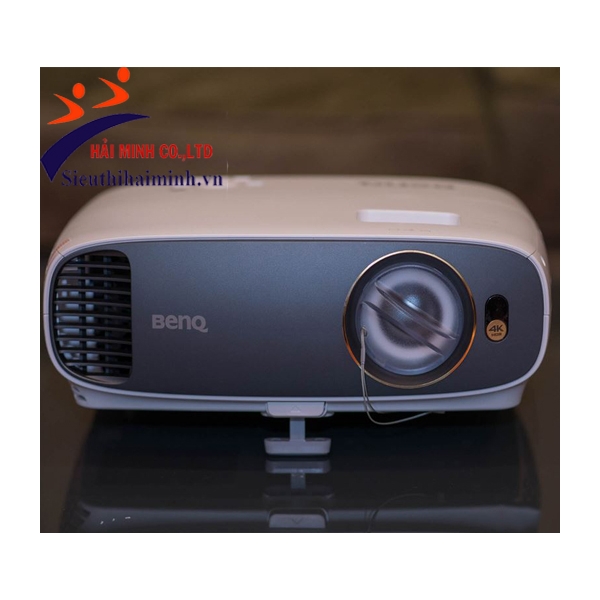 Photo - Máy chiếu phim 4K BenQ W1700