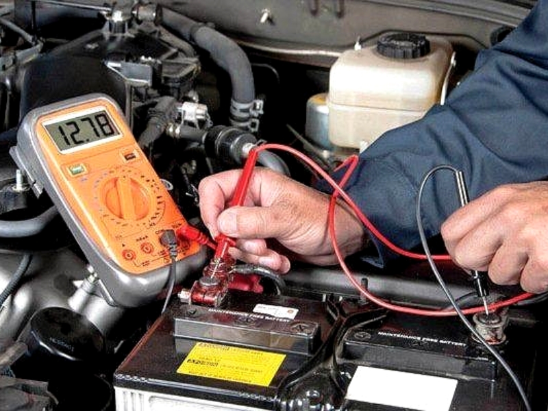 kiểm tra máy phát điện ô tô bằng vôn kế