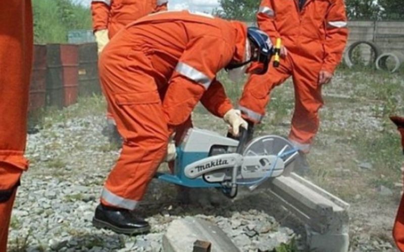 ảnh thực tế máy cắt bê tông đường