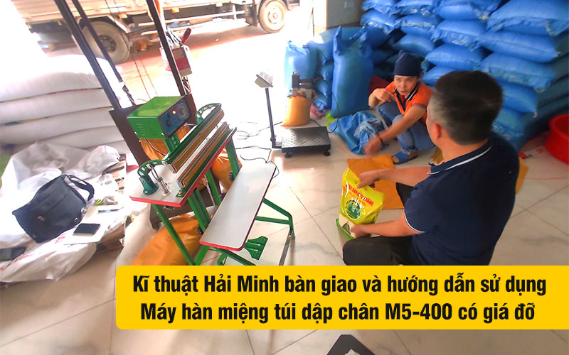 kĩ thuật giao Máy hàn miệng túi dập chân M5-400 có giá đỡ