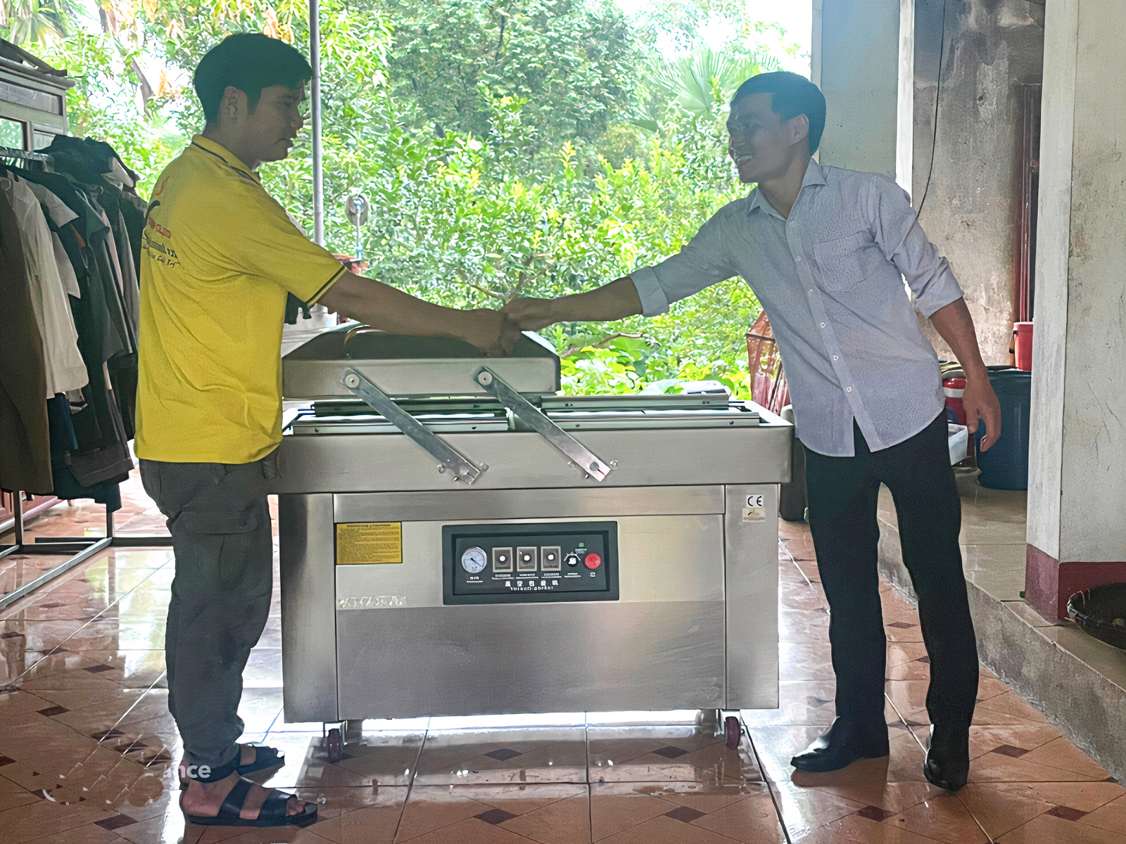 Máy hút chân không Yamafuji DZ-500/2SB giao tận nhà cho khách hàng 