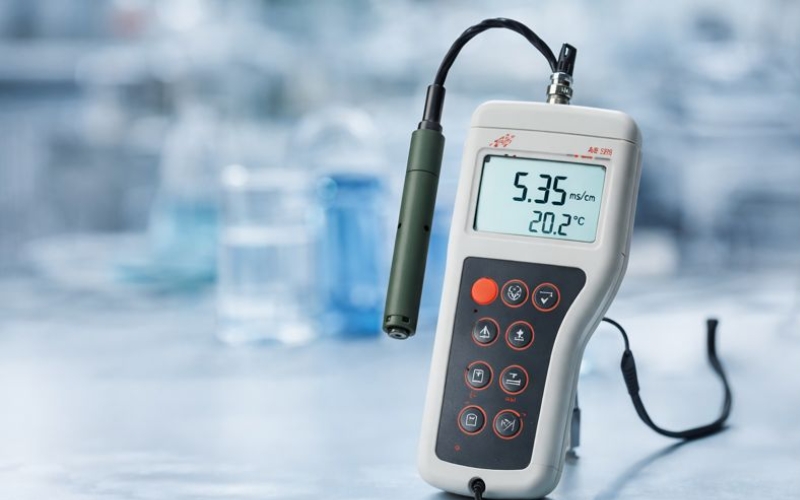 Máy đo độ dẫn, TDS và nhiệt độ dạng cầm tay AD332