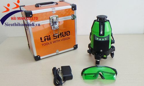 đi kèm máy cân mực là hộp đựng chắc chắn và kính laser bảo vệ an toàn cho người dùng