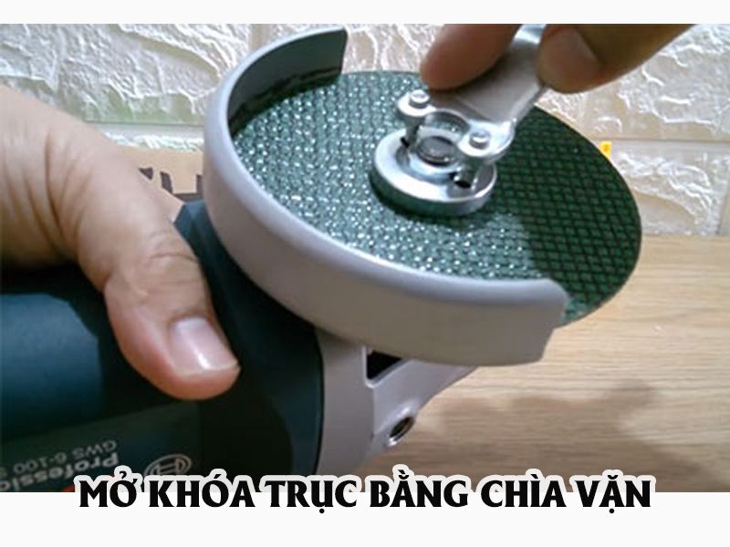 mở khóa trục