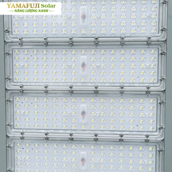 Photo - Đèn đường năng lượng mặt trời Yamafuji Solar ISSL-C-100W (Nhôm đúc)
