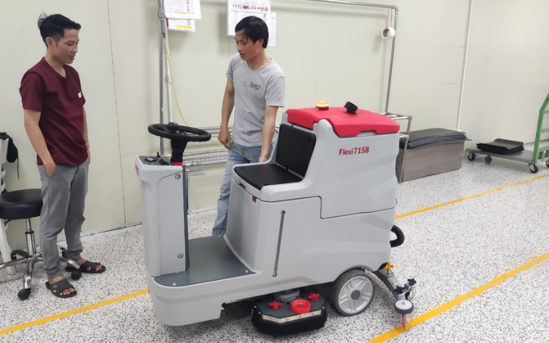 Máy chà sàn liên hợp ngồi lái Kenper Flexi 715B