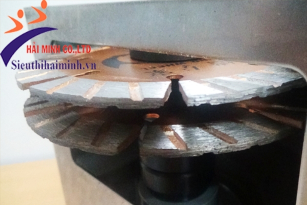 Máy cắt rãnh tường 2 lưỡi AZR110