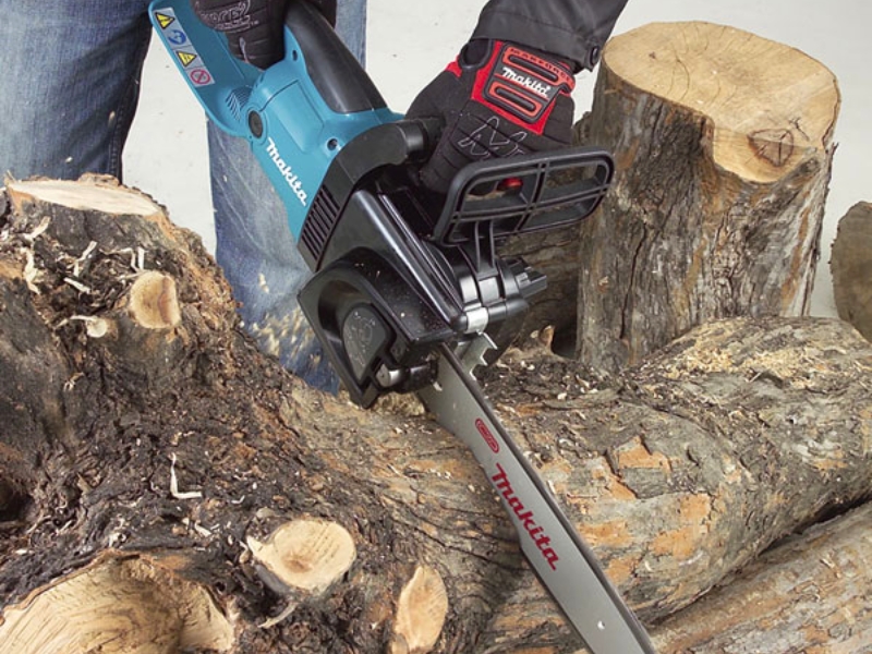 Máy cưa xích chạy điện MAKITA UC3041A