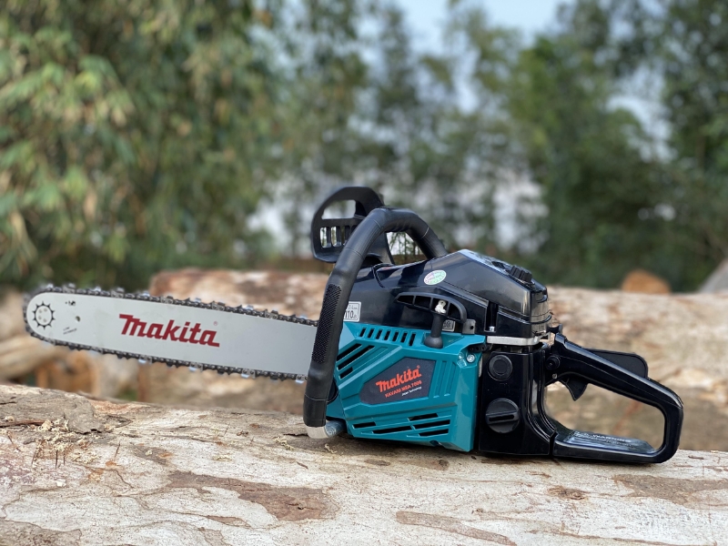 máy cưa xích Makita