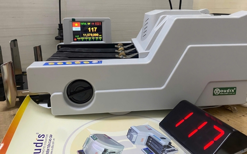 Kinh nghiệm chọn máy đếm tiền cho tiệm vàng 