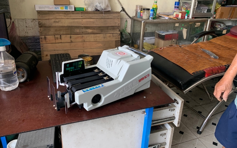 Lợi ích kinh tế khi đầu tư máy đếm tiền cho doanh nghiệp