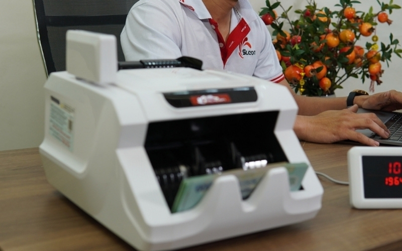 Nên chọn máy đếm tiền kiểu đứng hay nằm? 