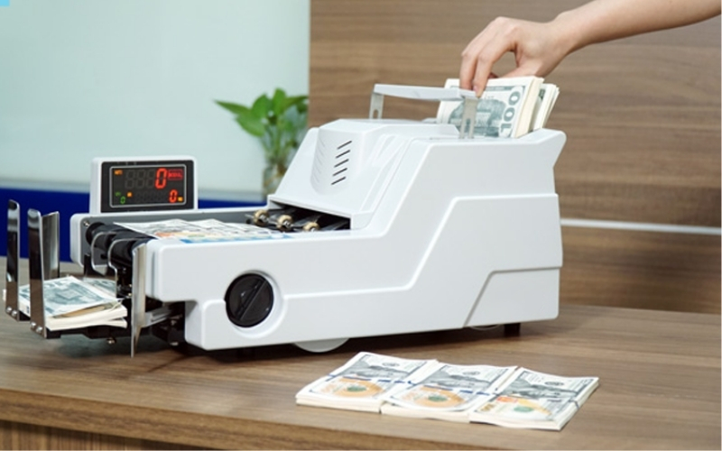 Thuê máy đếm tiền: Lợi ích và rủi ro bạn cần biết