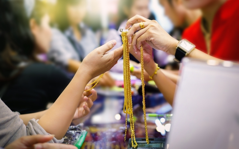 Vai trò của máy đếm tiền với tiệm vàng