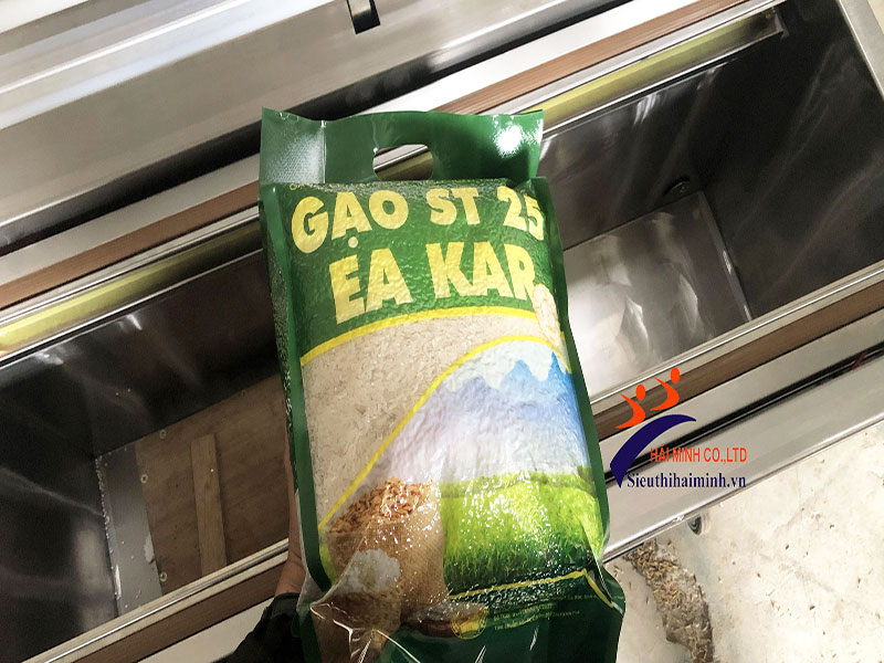 Máy hút chân không gạo, chè chuyên dùng để hút chân không các túi gạo, chè riêng biệt