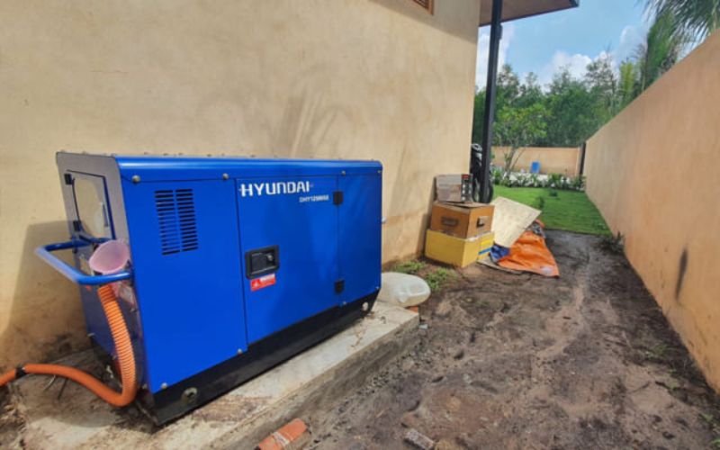 Ảnh thực tế Máy phát điện chạy dầu Hyundai DHY 12500SE (10-11KW)