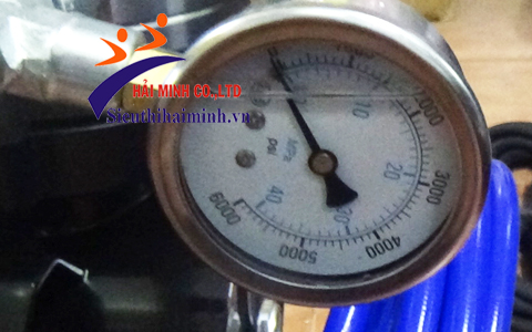 Đồng hồ đo áp của máy phun sơn hai đầu inox HM 1010