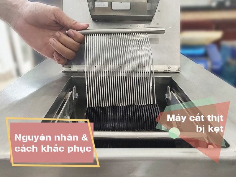 Thịt thái bị vụn nhỏ trong bộ dao