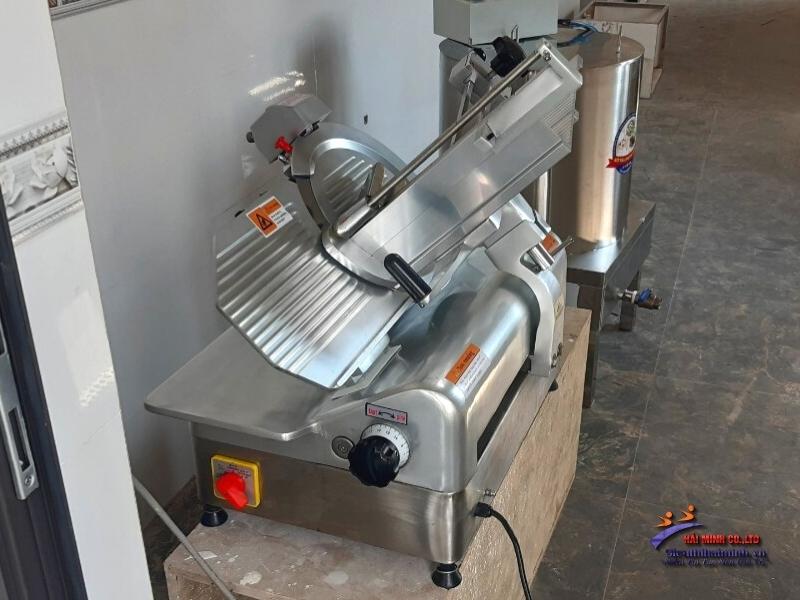 bàn giao máy thái thịt Hamiboss GRT-MS320F