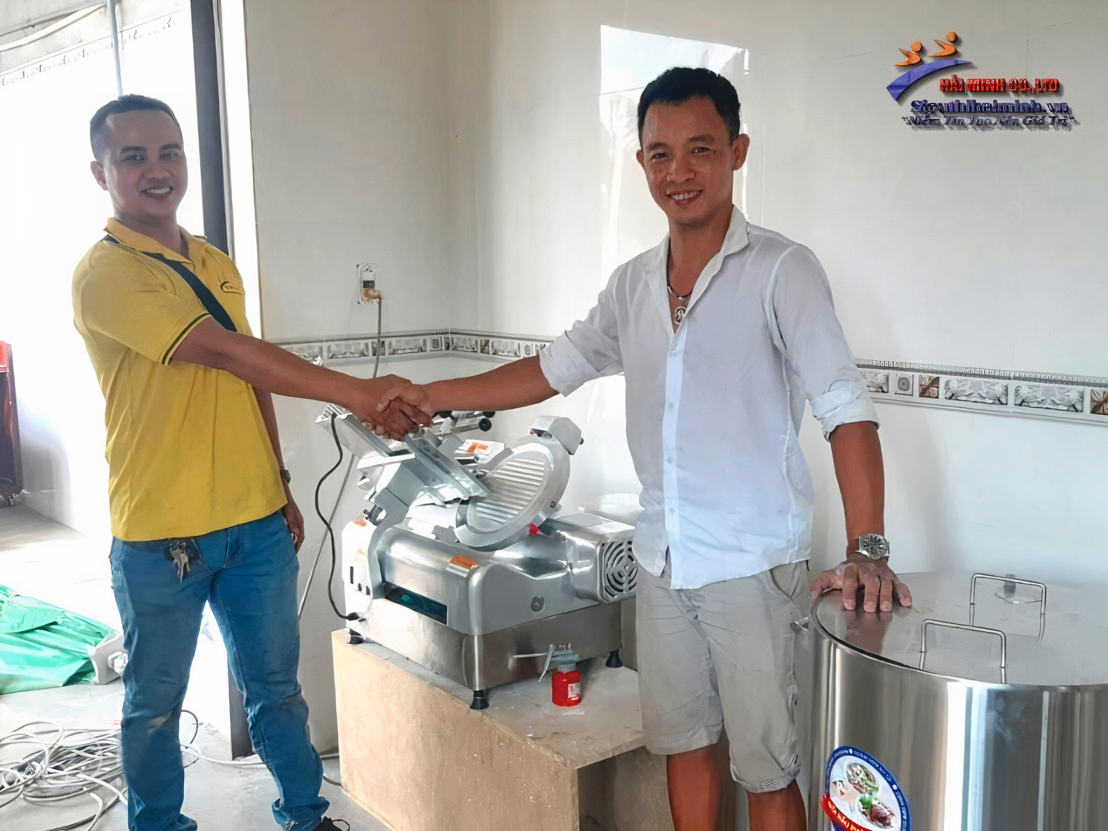 bàn giao máy thái thịt Hamiboss GRT-MS320F