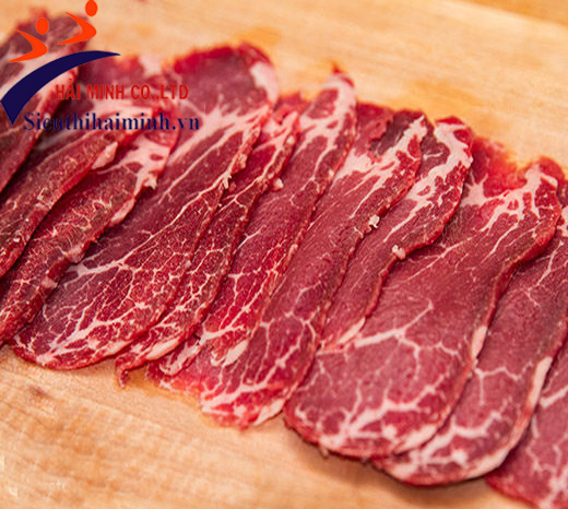 Máy thái thịt có thể sử dụng để thái thịt lợn, thịt bò rất tiện lợi