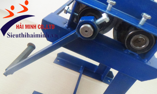 tay quay của máy thái bì được sơn tĩnh điện dễ dàng sử dụng