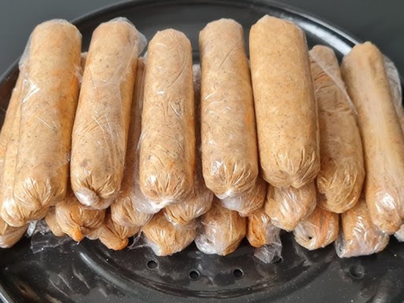 Cách làm giò lụa chay từ mì căn