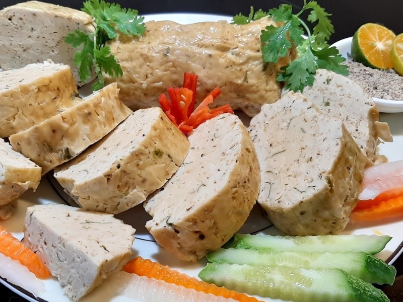 Cách làm giò lụa chay từ đậu hũ ki