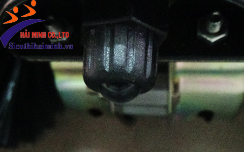 Đầu lăn dưới hộp đựng xi giúp lấy xi dễ dàng